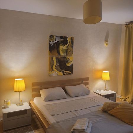 Sunflower Apartment Near Kiev Airport & Railway Station & Center City! ภายนอก รูปภาพ