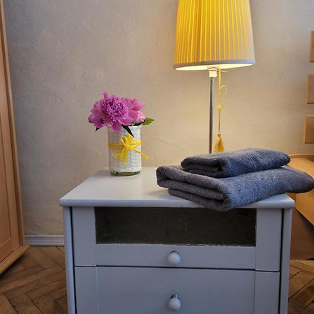 Sunflower Apartment Near Kiev Airport & Railway Station & Center City! ภายนอก รูปภาพ