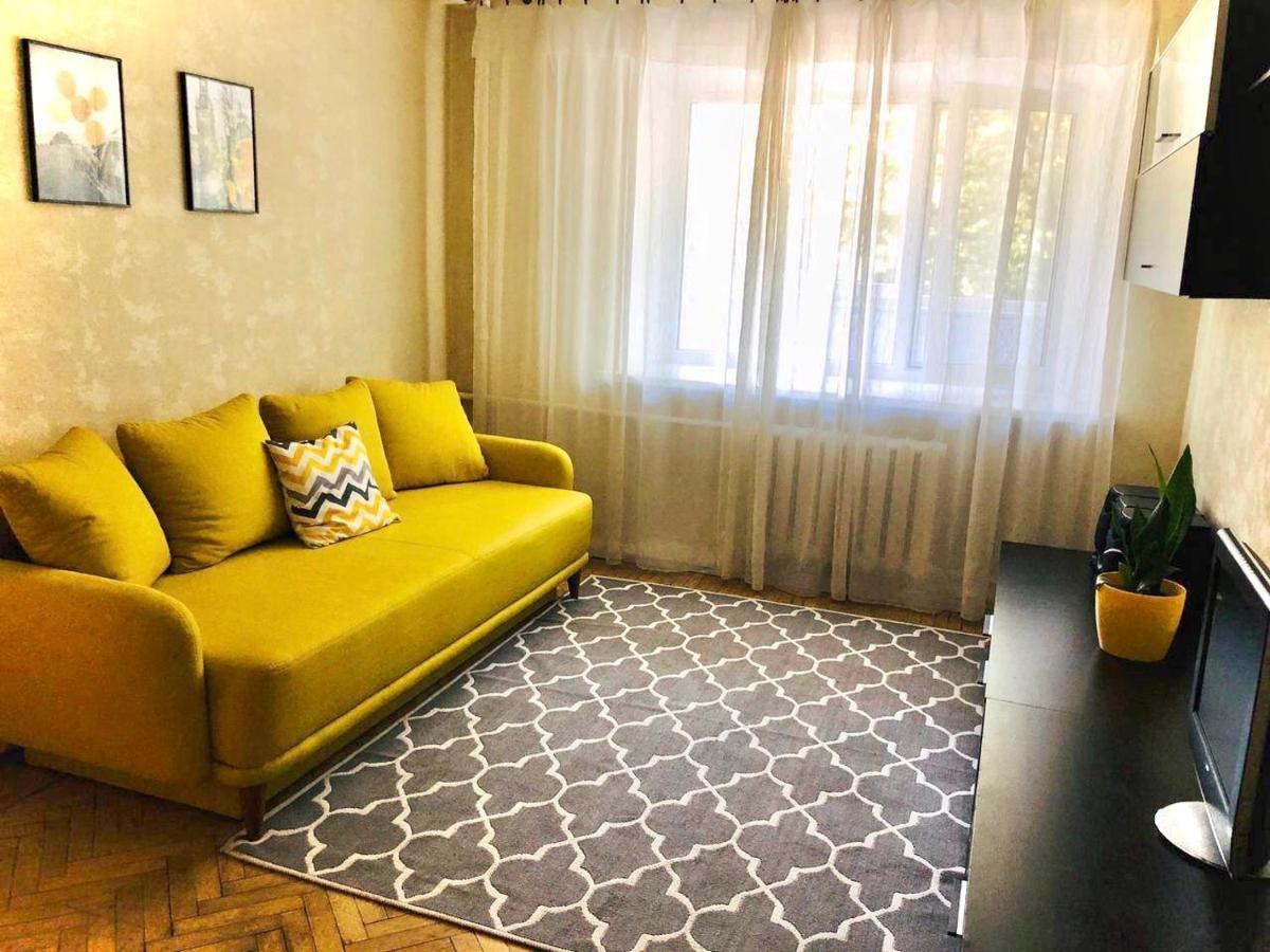 Sunflower Apartment Near Kiev Airport & Railway Station & Center City! ภายนอก รูปภาพ