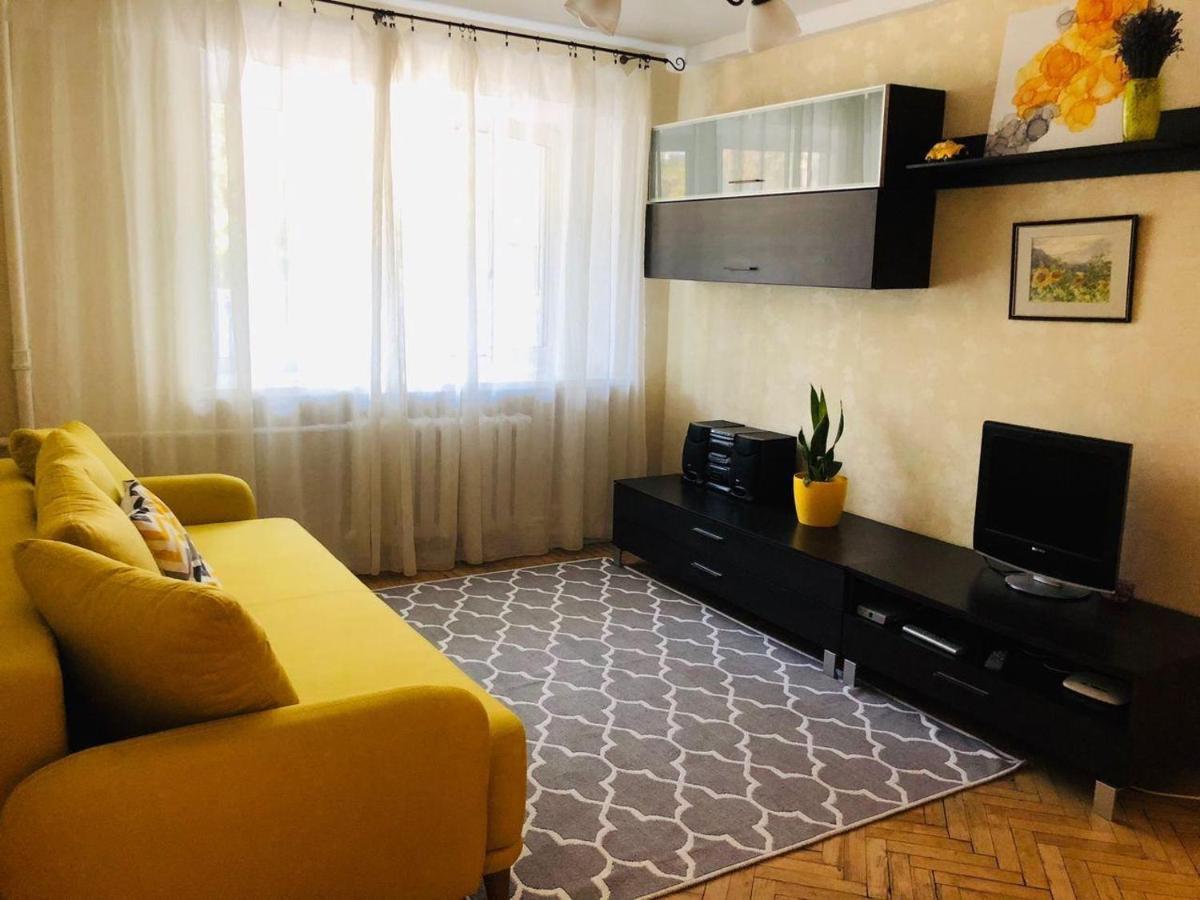 Sunflower Apartment Near Kiev Airport & Railway Station & Center City! ภายนอก รูปภาพ