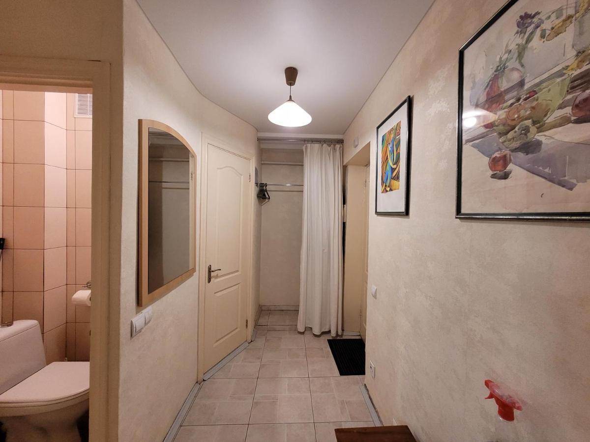 Sunflower Apartment Near Kiev Airport & Railway Station & Center City! ภายนอก รูปภาพ