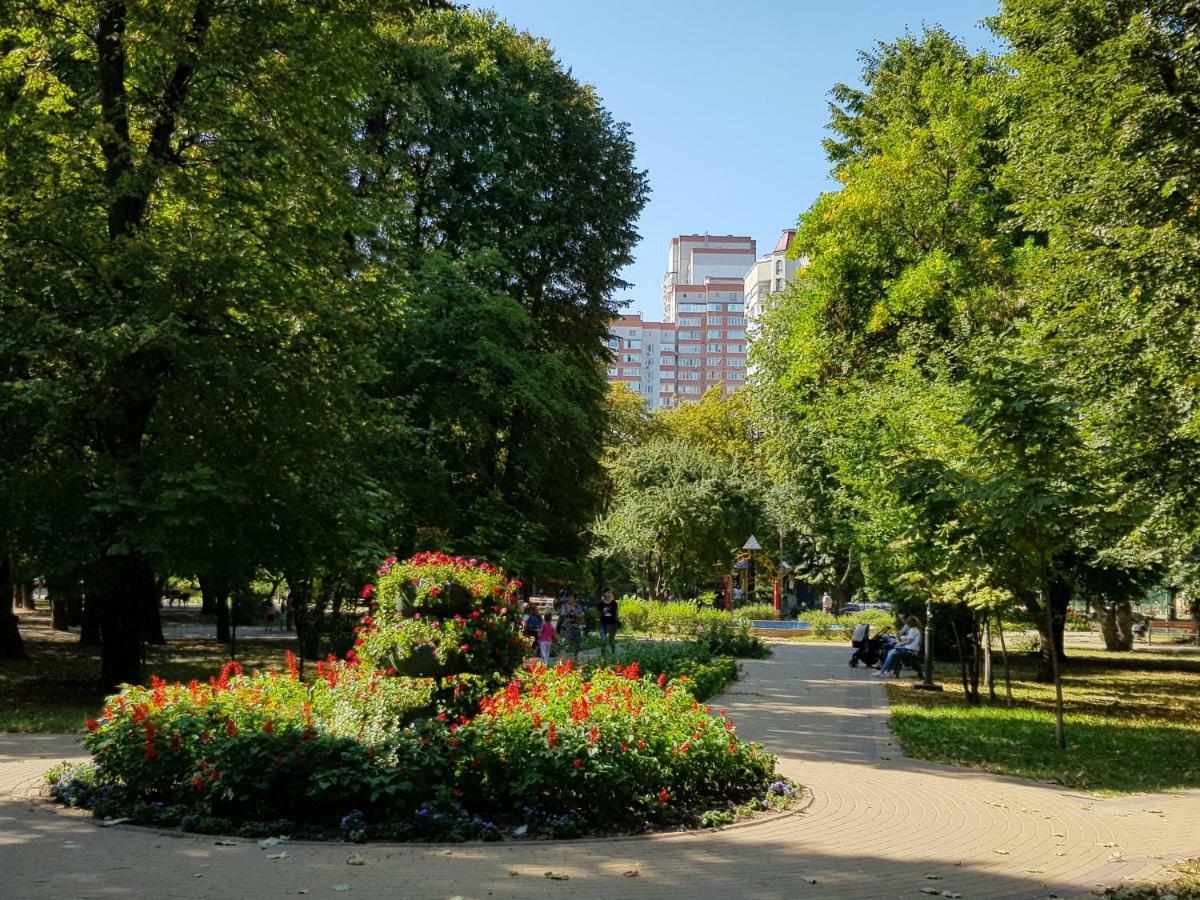 Sunflower Apartment Near Kiev Airport & Railway Station & Center City! ภายนอก รูปภาพ
